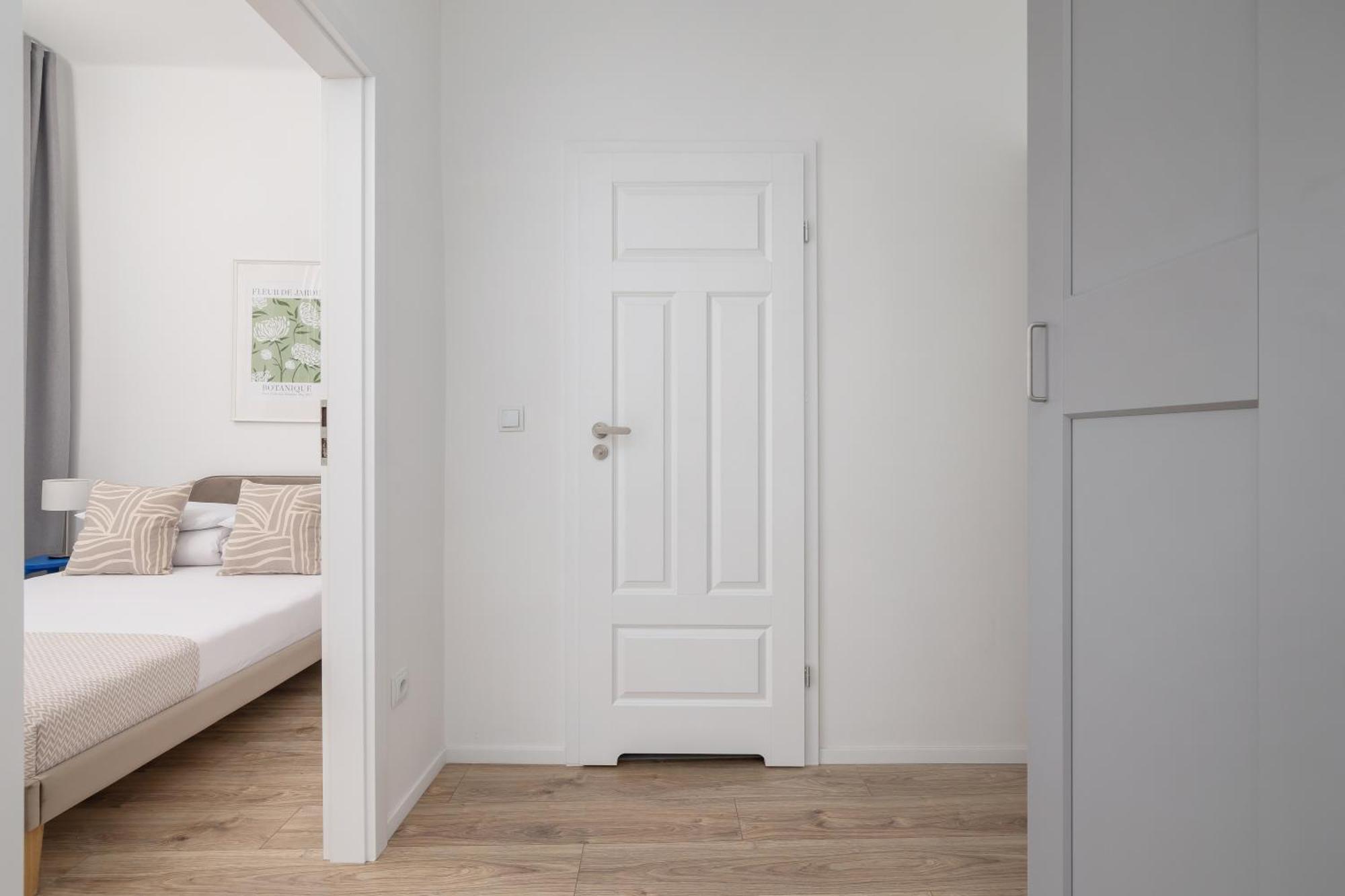 2 Bedroom Apartment - Dluga 65 Краків Екстер'єр фото
